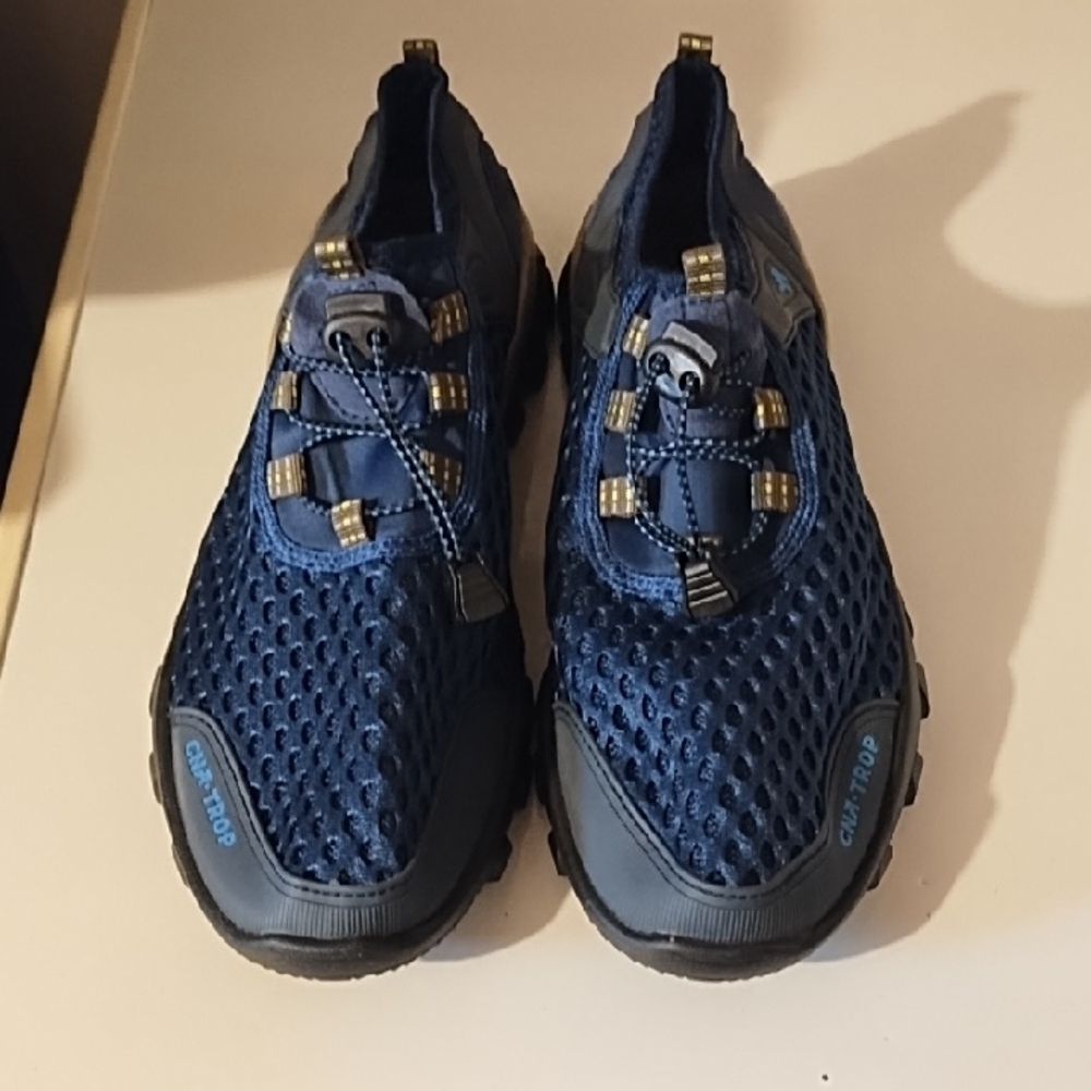 NWOT Size 12 Men's Blue Athletic Shoes NWOT.